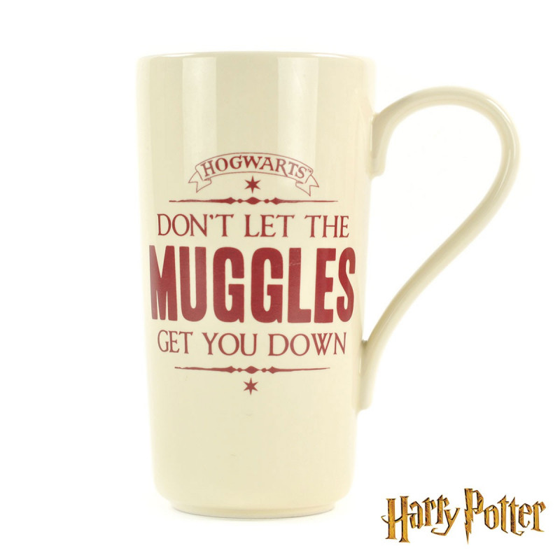 Ne vous laissez pas faire par les Moldus et prenez une haute tasse Muggles Harry Potter.