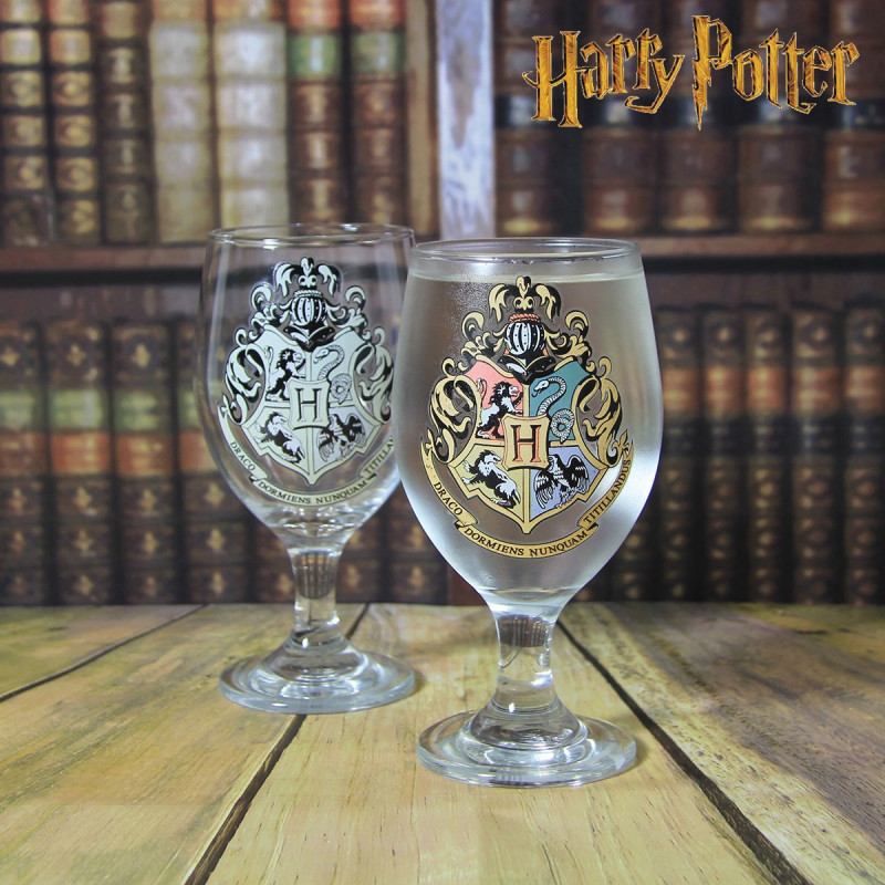 Un verre magique Harry Potter pour se diriger vers Poudlard.