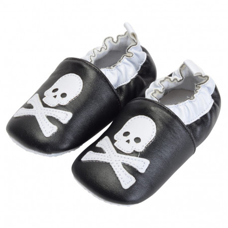 Des chaussons pour les bébés dans le style pirate