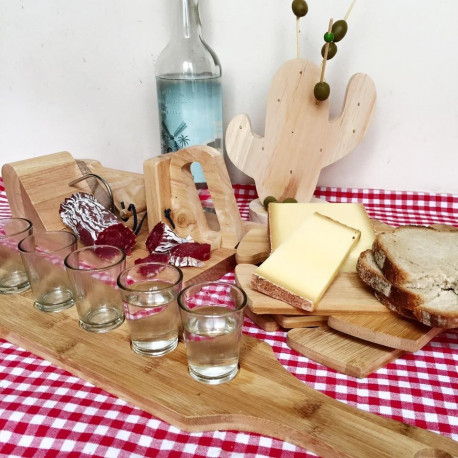 Illustration de présentation de table avec guillotine à saucisson