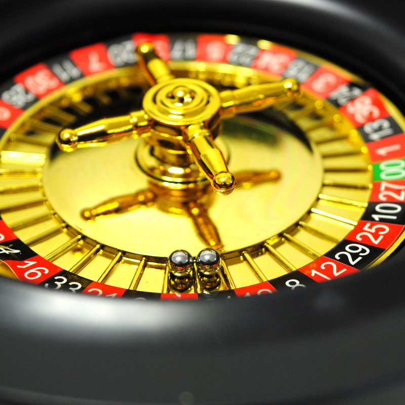 Coffret jeux casino Vegas avec Blackjack Pontoon, Craps et Roulette sur RapidCadeau
