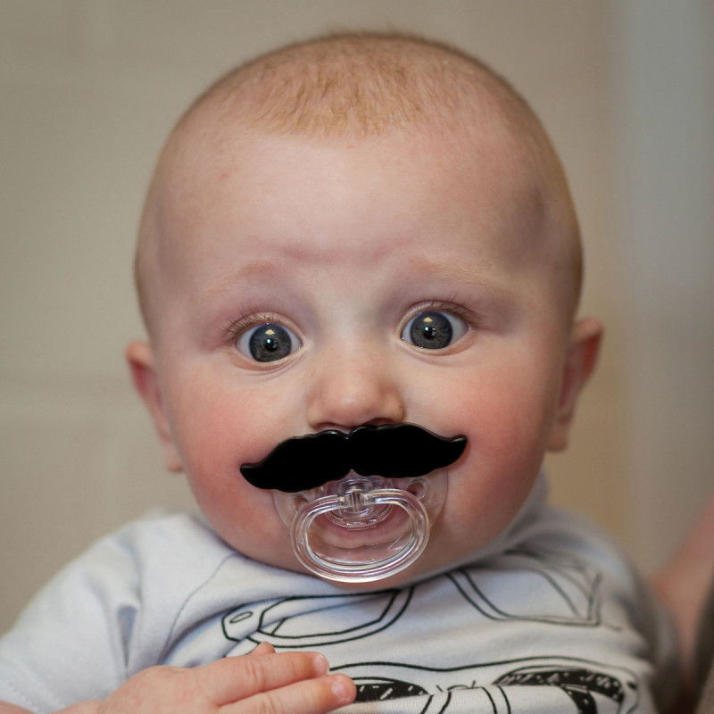 Tetine Moustache Fun Et Tendance Sur Rapid Cadeau