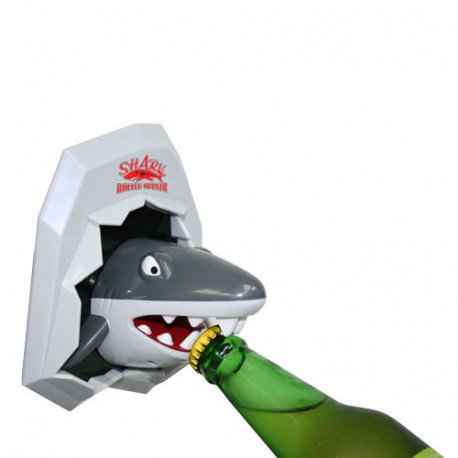Voici un trophée de requin que vous allez fièrement exposer dans votre cuisine ! Ce décapsuleur tête de requin va terroriser vos amis, ou bien les faire rire ...