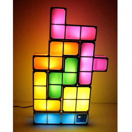 Faites une petite partie de Tetris avec les blocs de cette lampe pour qu'elle s'illumine...