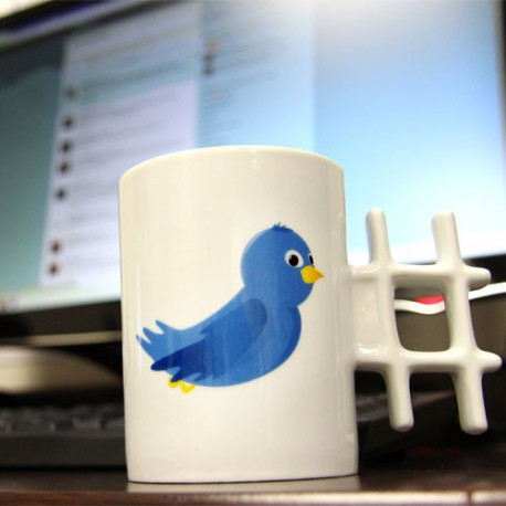 mug tweet à l'effigie du célèbre réseau social twitter