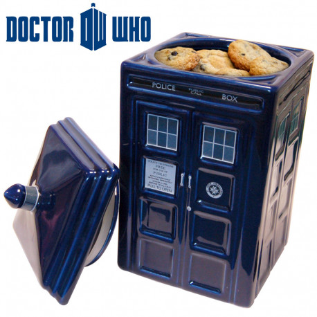 La boîte à gâteaux Tardis, un objet geek très utile ! Conservez tous vos gâteaux et cookies au sec dans cette magnifique boîte en céramique, au design de la célèbre cabine à voyager Tardis... 