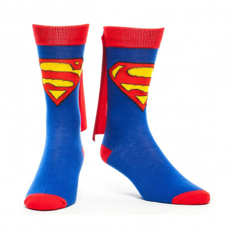 une paire de chaussettes superman avec cape mettant à l'honneur le super-héros