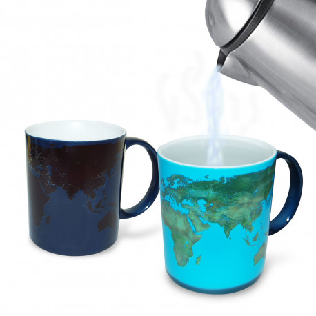 A l’aide de son revêtement sensible à la chaleur, l’imagerie satellite détaillée de ce mug va se modifier sous vos yeux