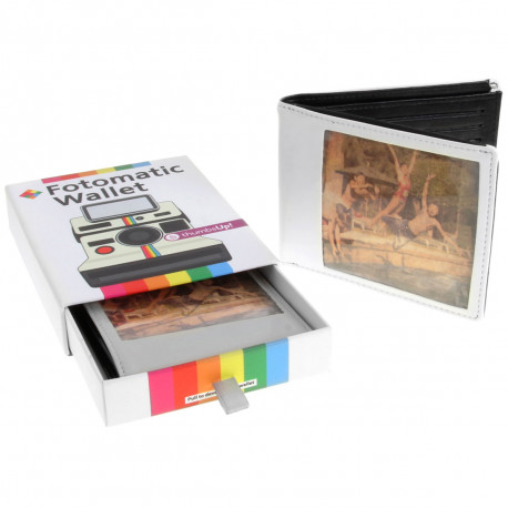 Ce portefeuille au style rétro est une superbe idée de cadeau pour les amateurs de photographie à l’ancienne ! Ce portefeuille polaroid vous permettra de transporter vos précieux souvenirs avec vous !