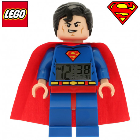 Vivez de nouvelles aventures avec le réveil Lego Superman... Sauvez le monde avec l’emblématique super-héros sous la forme d’une horloge Lego à écran numérique ! Un cadeau pour les amateurs de produits geeks !
