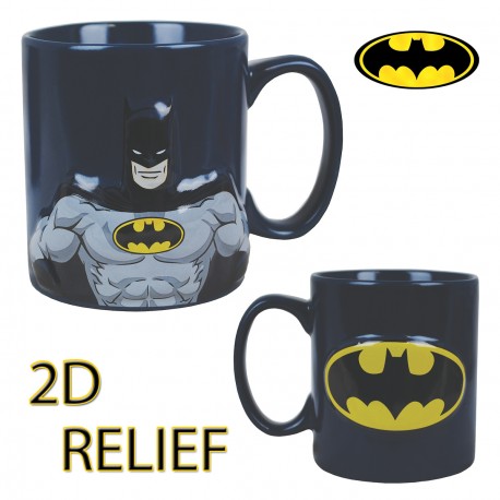 Le mug Batman en relief… une tasse originale qui ne manque pas de pep’s ! Le justicier masqué débarque dans votre cuisine sur ce mug en céramique en deux dimensions totalement geek !
