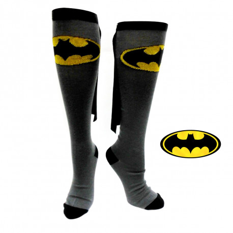 une paire de chaussettes hautes de super-héros à l'effigie de batman,avec cape intégrée