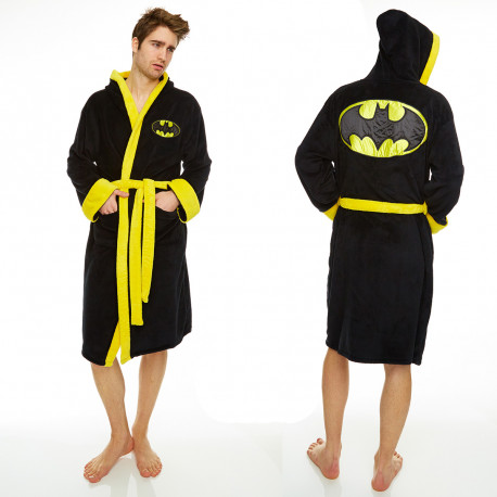 Vous souhaitez avoir un total look de super-héros lorsque vous sortez de la douche ? Adoptez ce peignoir Batman pour de bons moments cocooning en assumant votre côté geek-addict !