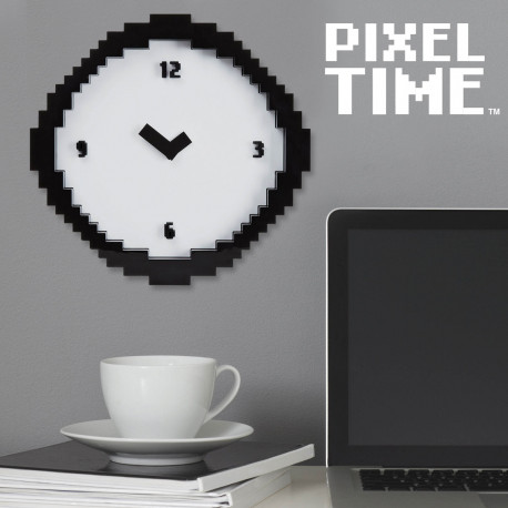 Voilà un cadeau déco très geek et vintage : une horloge murale pour le moins originale et insolite car pixélisée ! Directement inspirée des jeux vidéo de notre enfance, l’horloge pixel s’adresse à tous les nostalgique des 70-80’s…