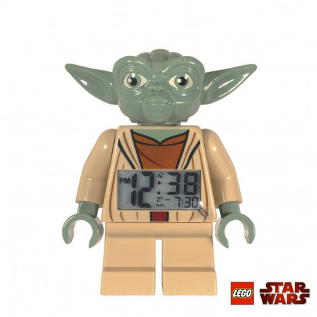 Les fans de la saga Star Wars vont être totalement comblés avec ce réveille-matin au look du mythique Yoda ! Optez pour ce cadeau so geek idéal pour les petits comme pour les grands ! Donnez l’heure avec la Force des Jedi en vous ! 