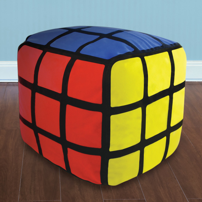 le pouf gonflable rubik's cube,une idée cadeau déco insolite et geek parfaite pour une pendaison de crémaillère