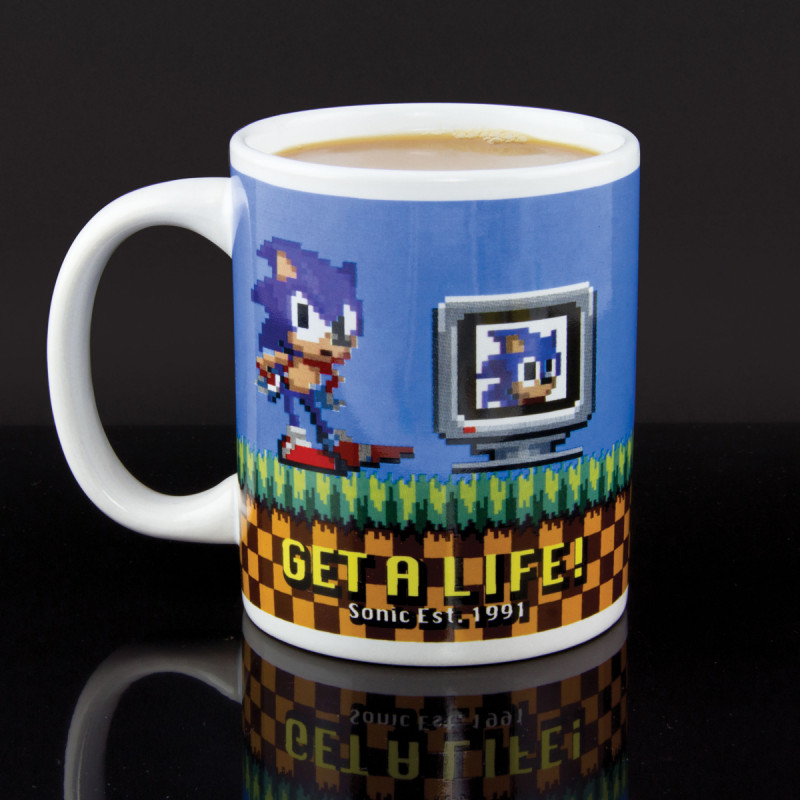 Il faut dire que le mug Sonic Le Hérisson Get A Life a de quoi faire tourner toutes les têtes des fans…