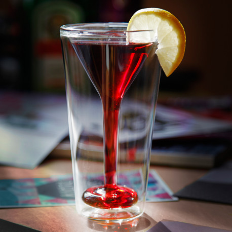 Offrez ce Glasstini à tous ceux qui sont inconditionnels du Martini… Ce verre à cocktails, avec sa double paroi, est résolument chic, élégant et insolite ! Soyez classe jusqu’au bout… 