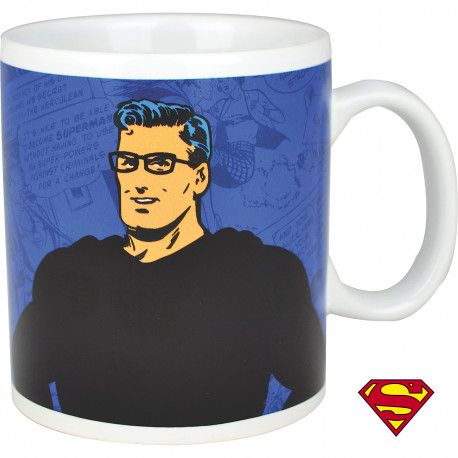 Super-héros favori des geeks amateurs de comics, Superman est mis à l’honneur sur ce mug chaud froid so geek ! Clark Kent, au contact d’une boisson chaude, se transforme en Superman… pour votre plus grand plaisir !