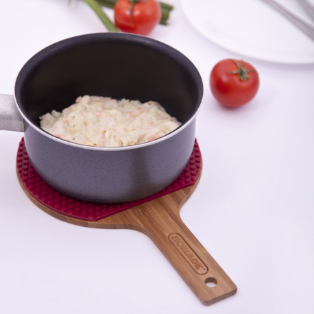 Avec ce sous-plat insolite en forme de raquette de ping-pong, vous aurez une furieuse envie de taper dans une balle, directement sur votre table ! En silicone alimentaire et bambou recyclé, il est hautement original !