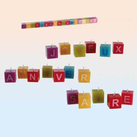 18 bougies cubiques multicolore formant les mots '' Joyeux anniversaire 