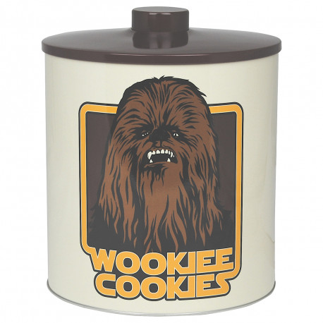 Quoi de mieux qu’un Wookie pour conserver vos biscuits ? Chewbacca prendra soin de leur fraîcheur avec cette grande boîte métallique ! Une idée cadeau mignonne et geek pour tout fan de Star Wars !