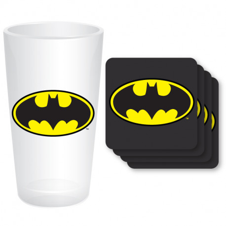 Apportez une ambiance geekissime à vos rafraîchissements avec ce lot de cadeaux Batman ! Ce maxi verre d’un demi-litre et ses quatre dessous-de-verre assortis aux couleurs de Batman et de son logo chauve-souris vous raviront à coup sûr !
