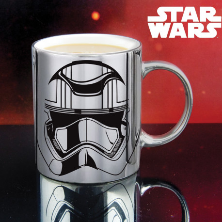 Avec son revêtement chromé et son aspect brillant, nul doute que ce mug Star Wars hautement geek ne passera pas inaperçu