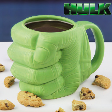 Un mug en céramique représentant le poing de hulk