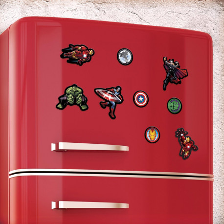 Frigo avec les aimants Marvel