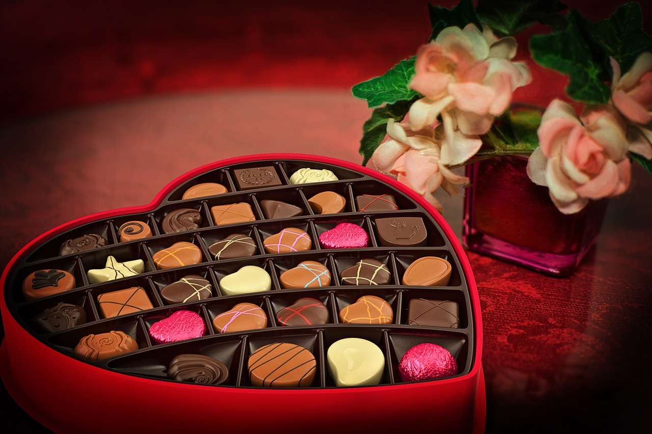 Visuel, suggestion de chocolats dans un cœur rouge